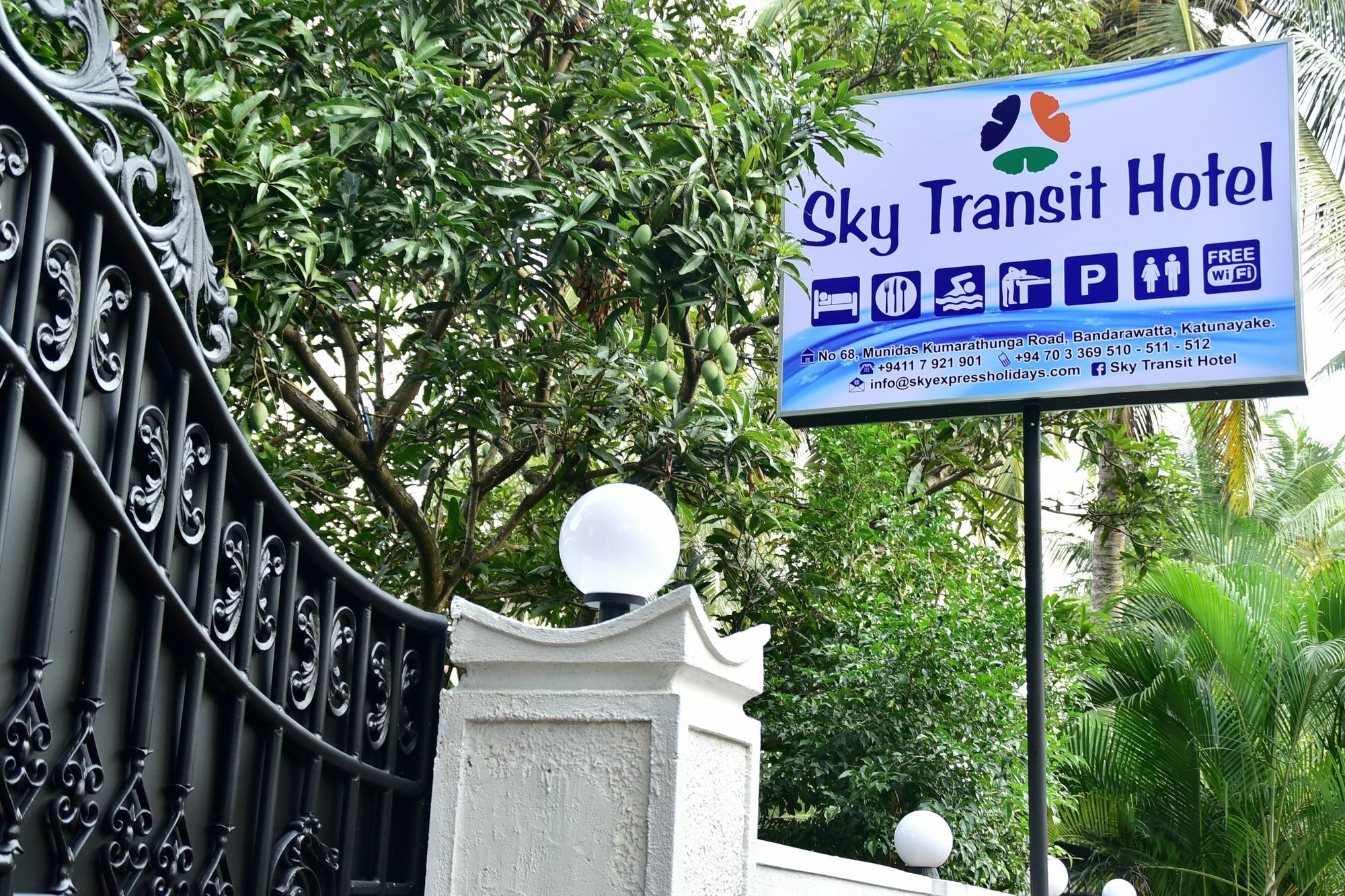 Sky Transit Hotel Katunayaka Exteriör bild